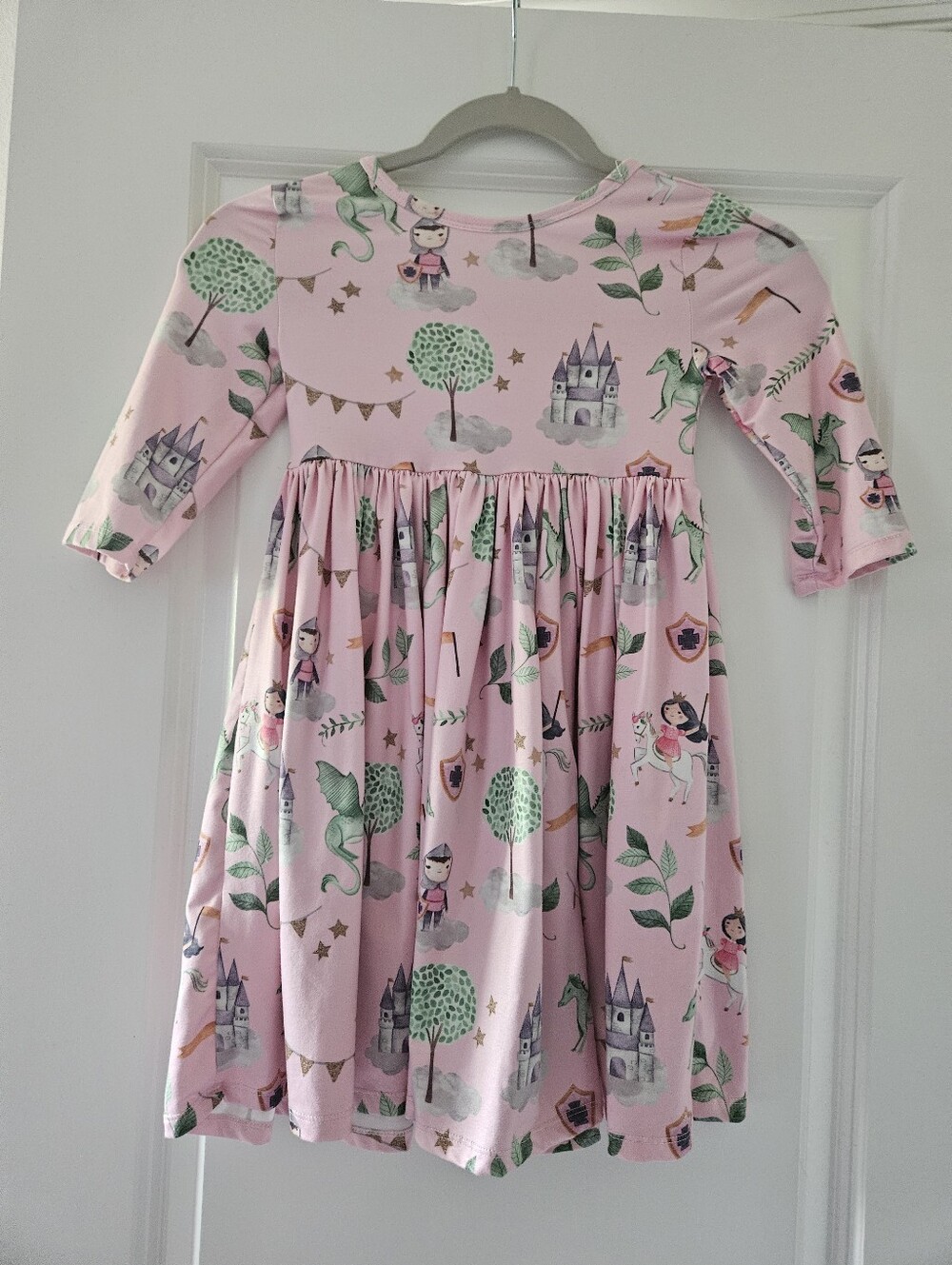 Dresses - Picture 3 of 6
